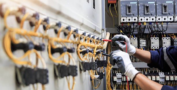 Professional Electrician technician working in Dunedin, FL